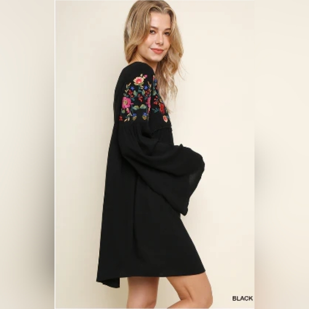 Umgee embroidered Flattering‎ Boho Floral V-Neck Long Bell Sleeve dress sizeM